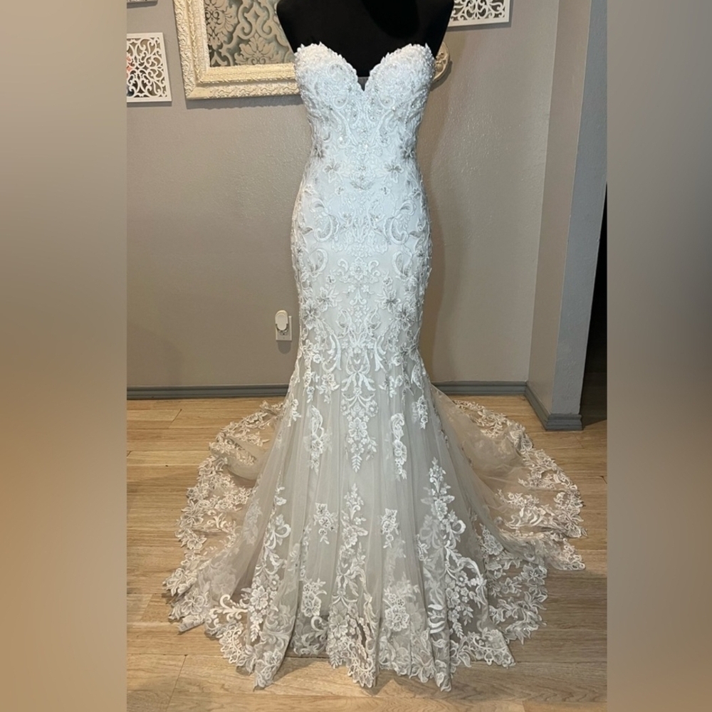 Allure Bridals White Lace Wedding Dress